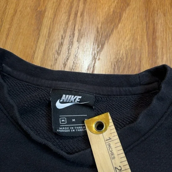 Nike Club Sweatshirt Mens Medium Black‎ Fleece Crew Neck Center Swoosh Logo - Picture 3 of 9